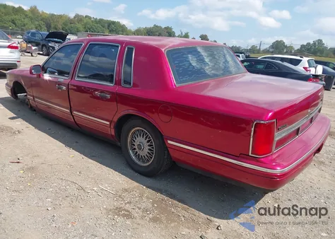 1995 Lincoln Town Car Signature/Spinnaker from USA, damaged, VIN 1LNLM82W1SY634483